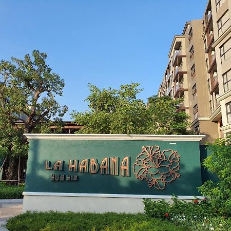 Lahabana Hua Hin Apartamento Exterior foto