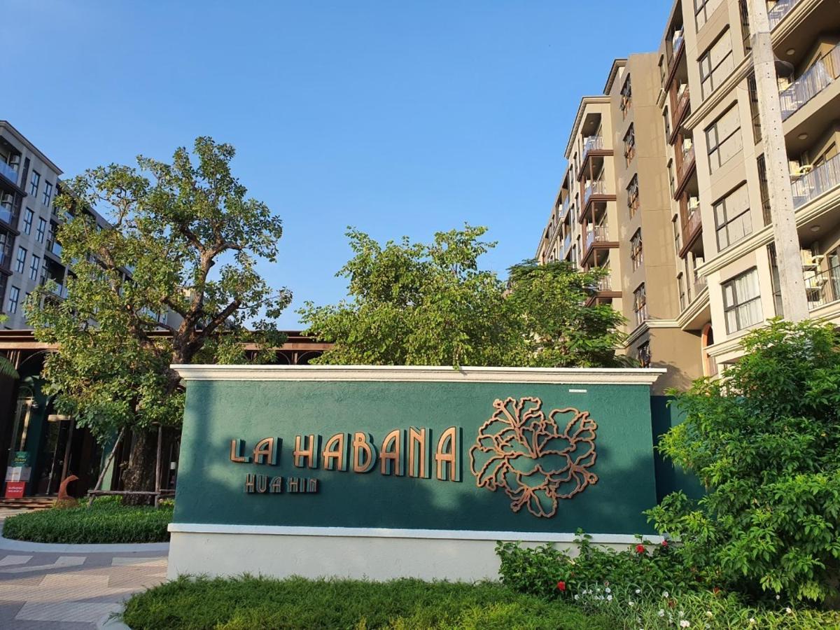 Lahabana Hua Hin Apartamento Exterior foto